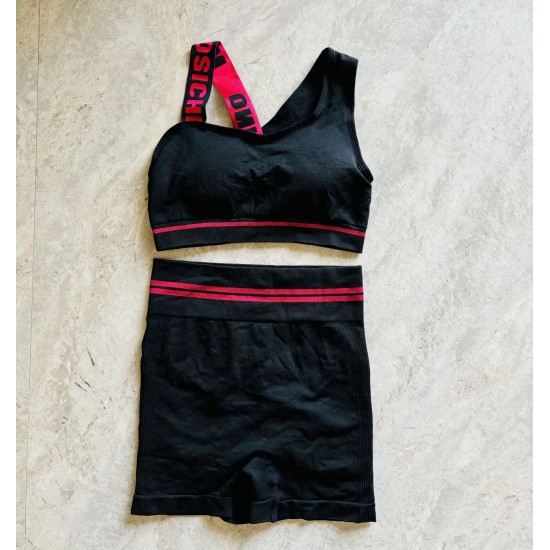 Cross-border one-shoulder, English-style back elasticated push-up sports bra, irregular running and fitness shorts.